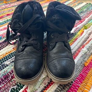 Roxy fuzzy moto boot